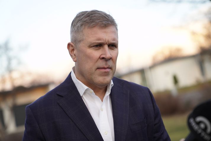 Bjarni segist í allt öðru hlutverki og þar skipti rök, staðreyndir og reynsla meira máli en hans pólitísku skoðanir. 