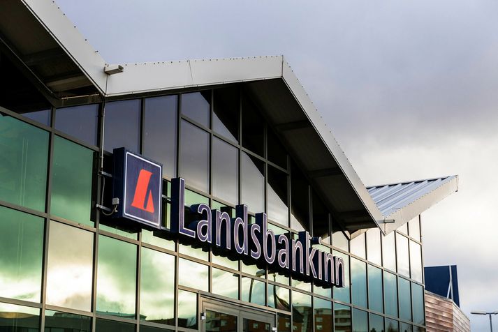 Breytilegir og fastir vextir á óverðtryggðum lánum hjá Landsbankanum hafa hækkað á undanfarinni viku.