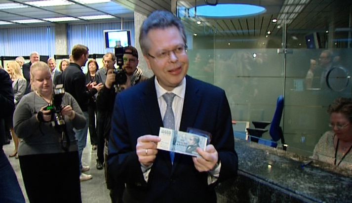 Már Guðmundsson, seðlabankastjóri, sagði tilgang seðilsins að gera seðlanotkun hagkvæmari með því að draga úr fjölda seðla í notkun.