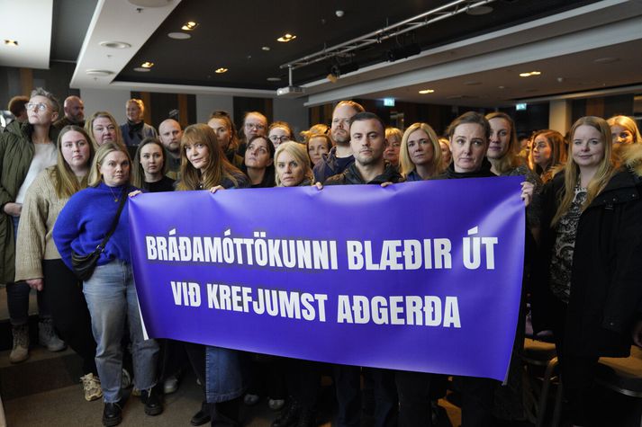 Fjöldi starfsmanna saman komnir fyrir fundinn.