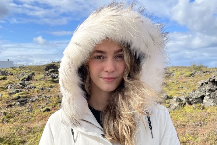 Chloe Lang kom fyrst til Íslands til að fara með hlutverk Sollu stirðu.