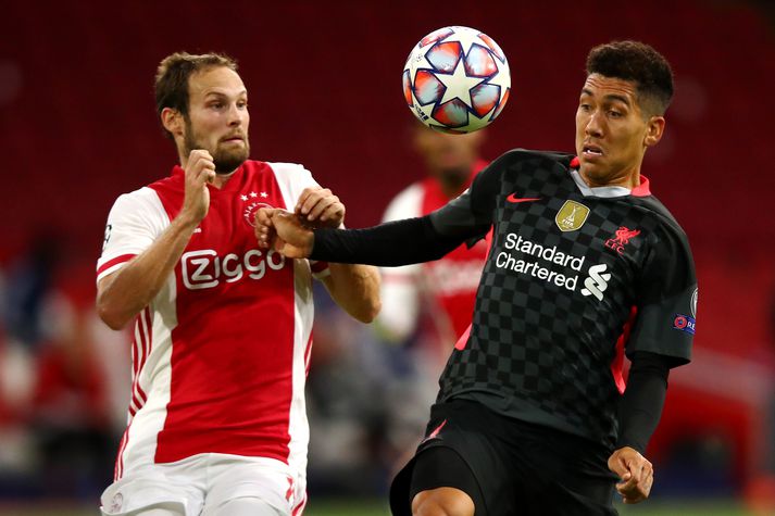 Daley Blind og Roberto Firmino með augun á boltanum í fyrri leik Ajax og Liverpool í D-riðli Meistaradeildar Evrópu.