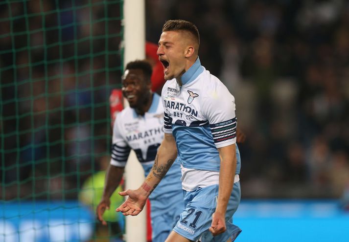 Sergej Milinkovic-Savic fagnar marki sínu