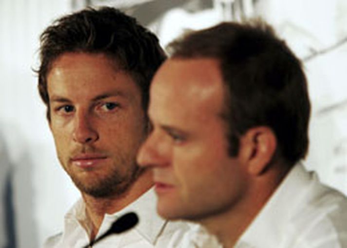Rubens Barichello og Jenson Buttonn svara hér spurningum fjölmiðla á blaðamannafundi í morgun.