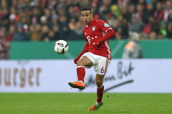 Thiago í leik með Bayern.