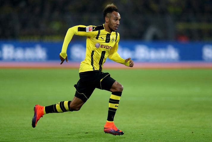 Pierre-Emerick Aubameyang skorar og skorar fyrir Dortmund.