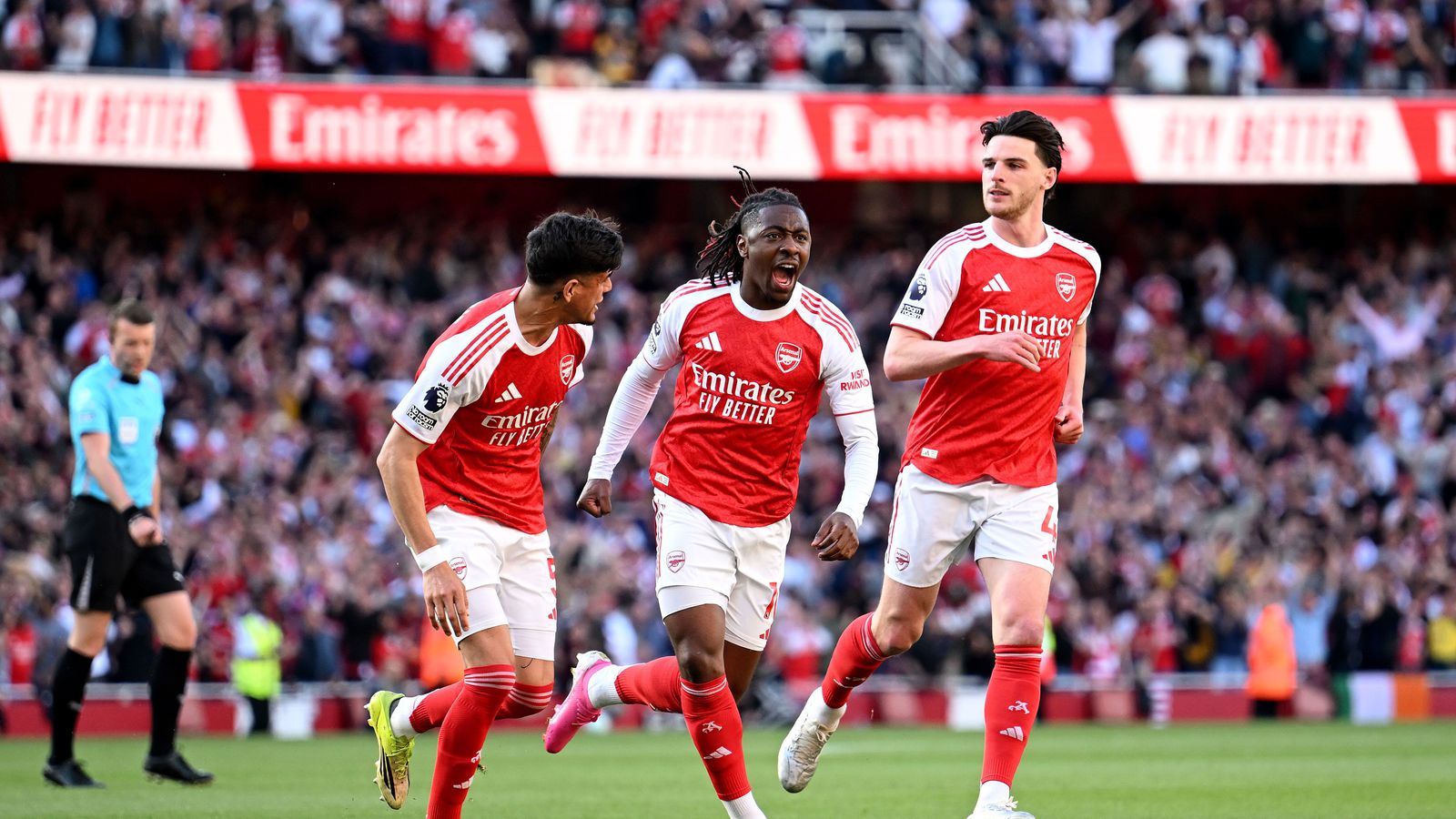 Eze skaut Arsenal aftur á toppinn