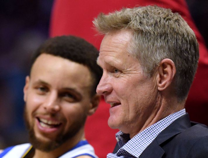 Steve Kerr ásamt Steph Curry.