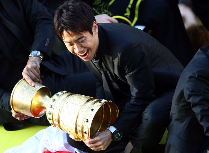 Kagawa fagnar bikarmeistaratitlinum með Dortmund.