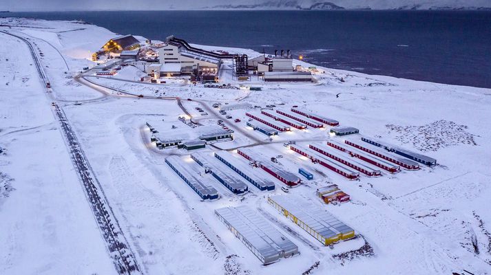 Áætlað er að ræsa kísilverksmiðju PCC á Bakka í sunnanvindi svo mengun angri Húsvíkinga síður.