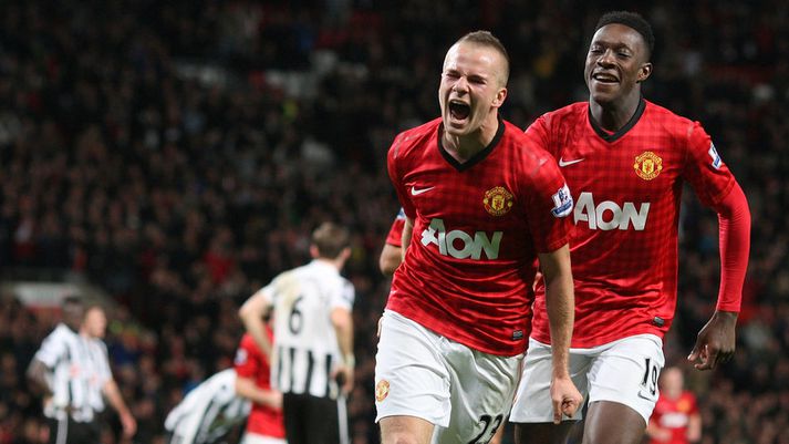 Cleverley fagnar sínu fyrsta marki í mótsleik með Manchester United.