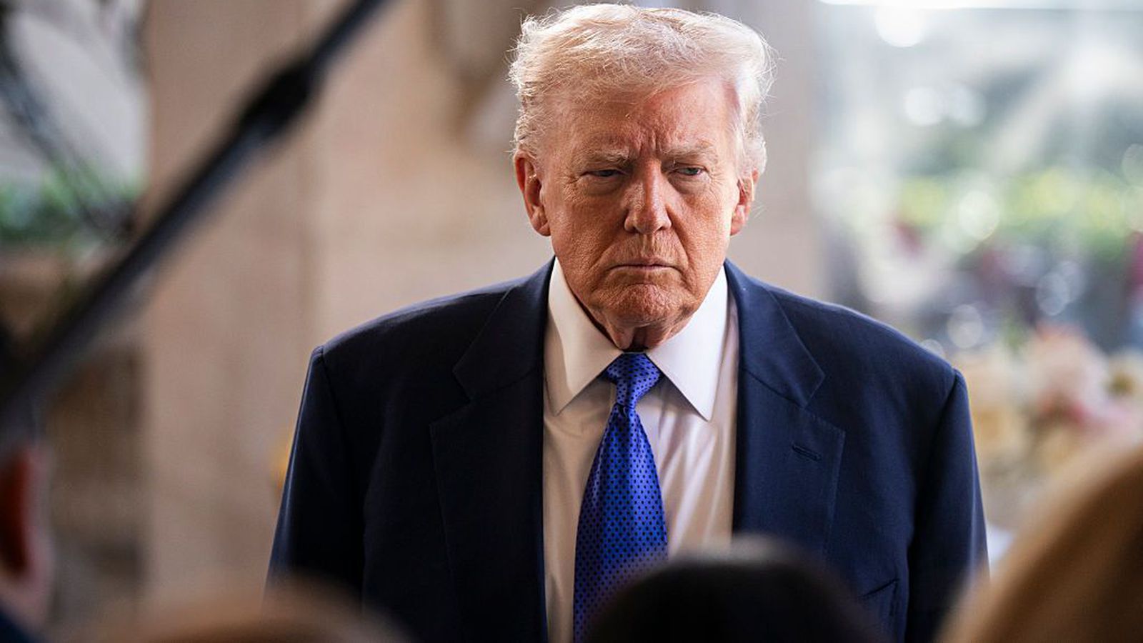 Hótar að koma í veg fyrir opnun brúar milli Windsor og Detroit