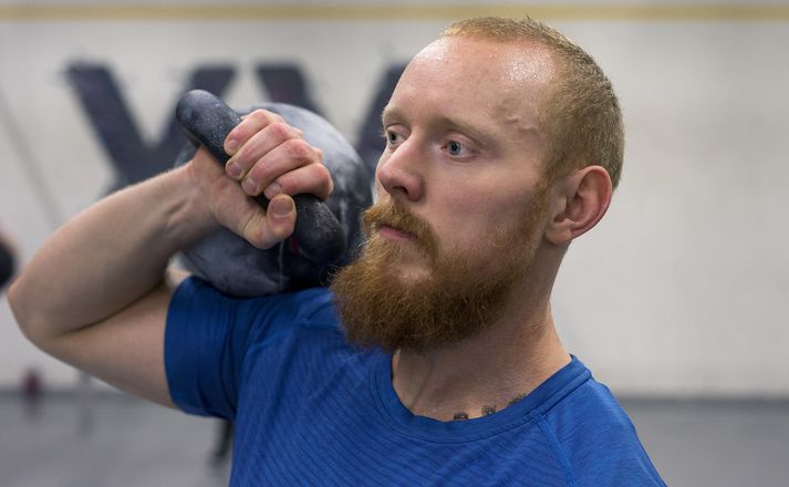 Árni Björn er í þrælgóðu formi og setur markið hátt. Hann gerðist vegan árið 2017. Það tók hann smá tíma að finna út úr því hvernig hann gæti tryggt nægan kaloríufjölda í takt við stífar æfingar en hann  komst þó fljótlega á rétta sporið.