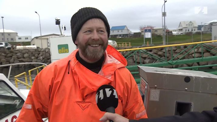 Sigfús Jónsson, strandveiðisjómaður á Fögru Fríðu AK, að lokinni löndun á Akranesi í kvöld.