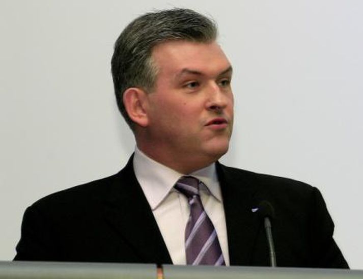 Jón Karl Ólafsson var leystur út frá Icelandair með 60 milljóna króna starfslokasamningi.