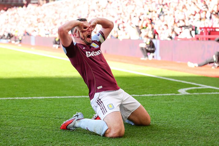 John McGinn, fyrirliði Aston Villa, fagnar eftir að hafa skorað gegn Fulham.