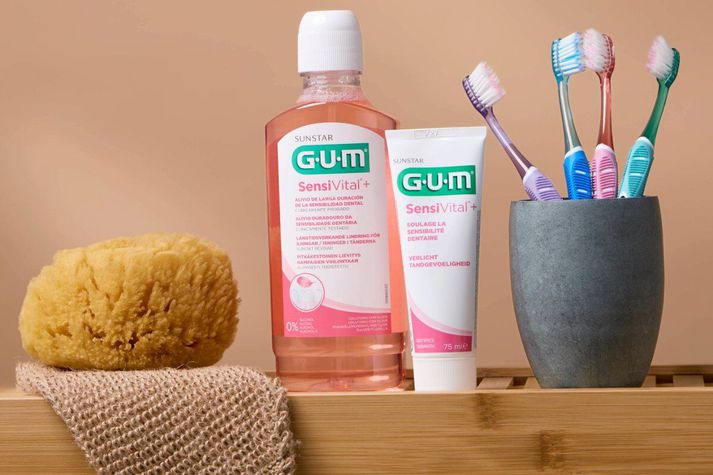 GUM hefur þróað fjölbreytt úrval af tannhirðu vörum sem hannaðar eru með áherslu á bæði tennur og tannhold en hver og ein vara gegnir sérhæfðu hlutverki.