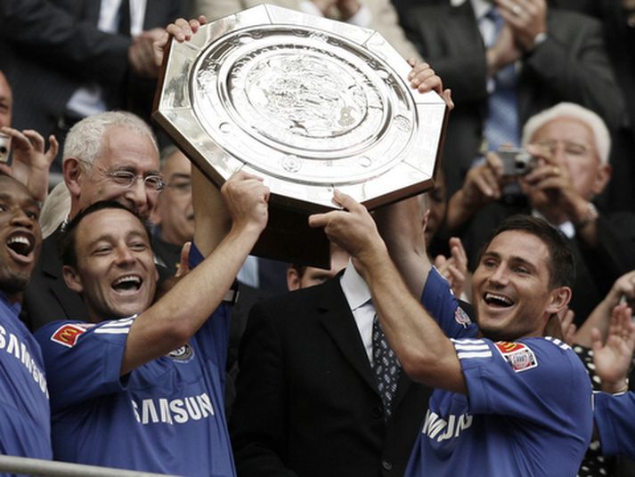 Frank Lampard og John Terry lyfta hér Samfélagsskildinum.