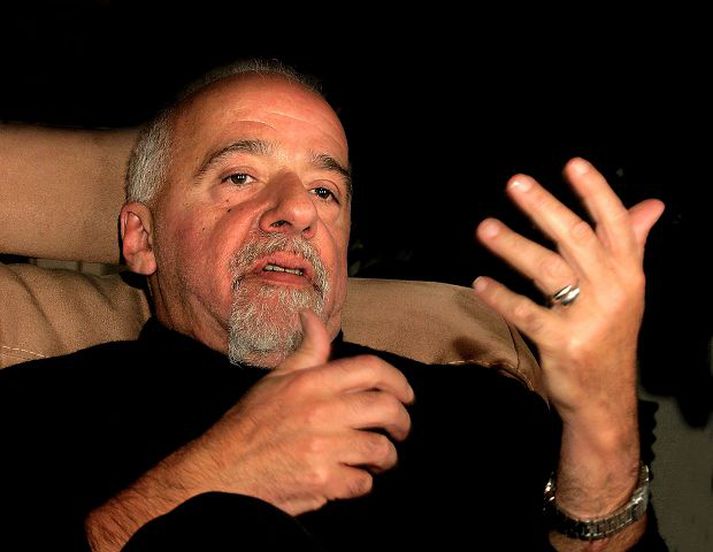 Rithöfundurinn Paulo Coelho
baðaði út öllum öngum af fögnuði yfir möguleikum nútímatækni.