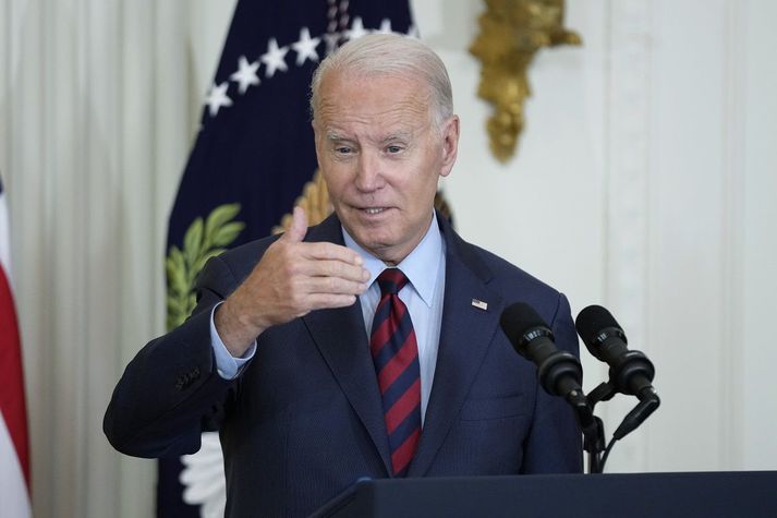 Joe Biden sagðist hafa rætt við marga af bandamönnum Bandaríkjanna, áður en hann tók þá ákvörðun að senda Úkraínumönnum klasasprengjur.
