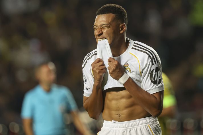 Kylian Mbappé getur ekki sest undir stýri á nýja bílnum sínum.