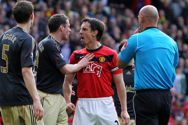 Gary Neville og Jamie Carragher voru engir vinir inn á vellinum.