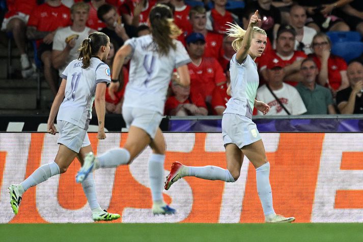 Ada Hegerberg fagnar marki sínu fyrir norska landsliðið en það var hennar fimmtugasta fyrir norska liðið.