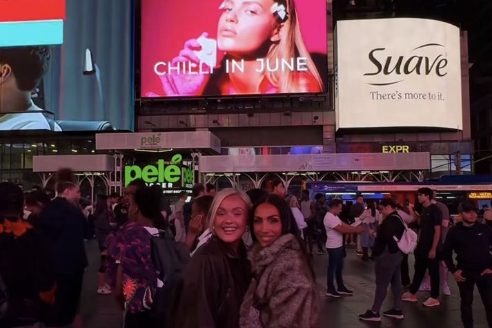 Ingunn Sigurðardóttir og Heiður Ósk Eggertsdóttir eigendur Chilli in June áttu sturlaða stund á Times Square.
