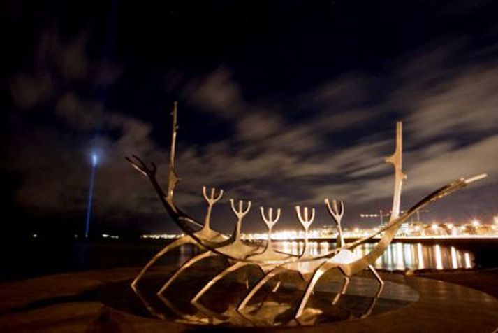 Sólfarið og Friðarsúlan. Mynd/ Anton Brink.