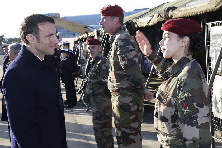 Emmanuel Macron, forseti Frakklands, heimsótti Mont-de-Marsan herstöðina í suðvesturhluta Frakklands í dag. Þar hélt hann ræðu þar sem hann opinberaði áætlun sína um mikla aukningu í fjárútlátum til varnarmála.