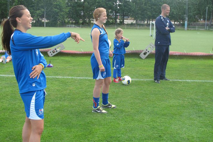 Sara Björk Gunnarsdóttir og Glódís Perla Viggósdóttir voru ekki með á æfingunni í dag.