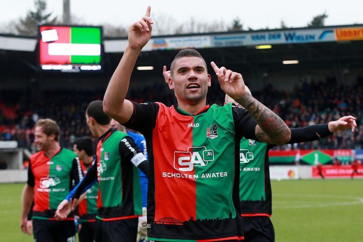 Guðlaugur Victor fagnar í leik með NEC Nijmegen.
