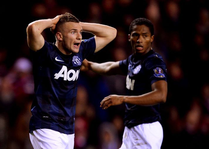 Tom Cleverley er hér svekktur. Hann var slakur í leiknum og tekinn af velli.