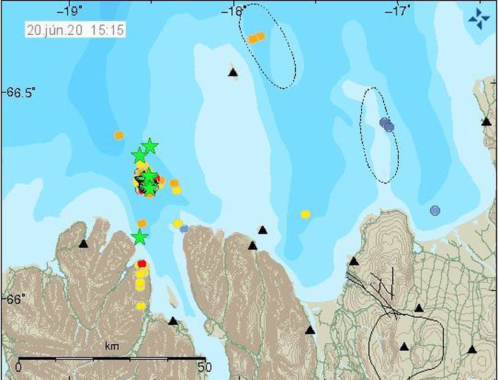 Mikil jarðskjálftavirkni hefur verið noraustan af Siglufirði síðasta sólarhringinn.