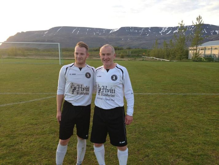 Feðgarnir hressir eftir leik.