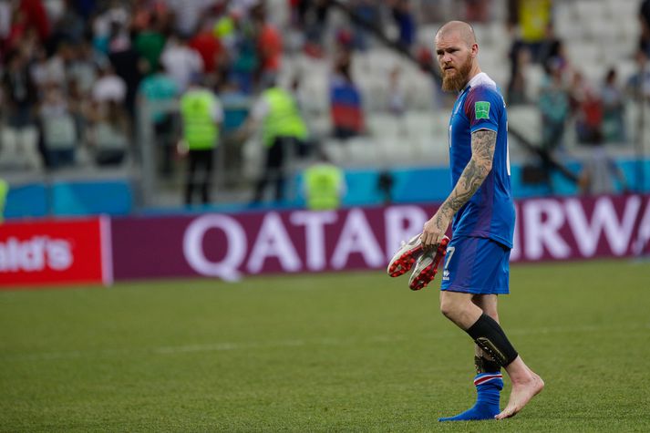 Aron Einar Gunnarsson spilaði stærstan hluta leiksins í gær. Bati hans hefur verið betri en bjartsýnustu menn reiknuðu með en velta má fyrir sér hvort hann hefði átt að spila svo margar mínútur gegn Nígeríu.