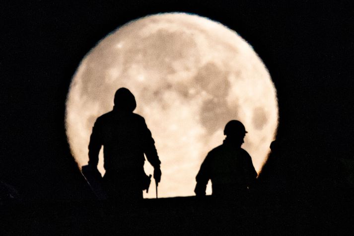 Byggingarverkamenn að störfum. Erlendum ríkisborgurum fjölgaði lítillega á milli mánaða en þeim hefur þó fjölgað nokkuð meira en íslenskum síðasta rúma árið. Stærsti hluti þeirra kemur frá Póllandi og Litáen.