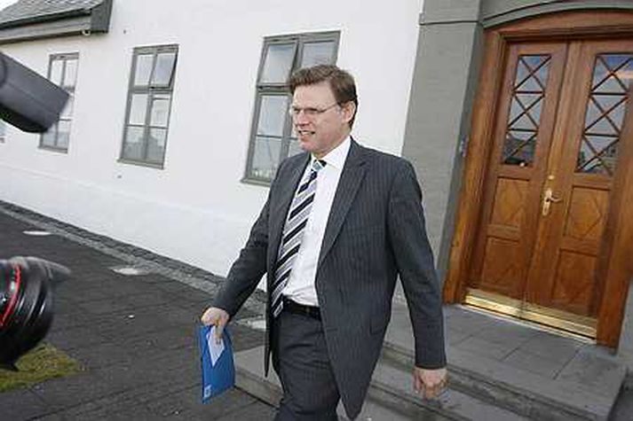 Árni Mathiesen fjármálaráðherra: Afkoma ríkissjóðs versnar frá í fyrra.