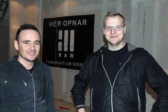 Eiður Birgisson og Sverrir Rúnarsson á hinum nýja 800 Bar sem verður opnaður á Selfossi í vor. Sá gamli brann til kaldra kola fyrir tæpu ári.