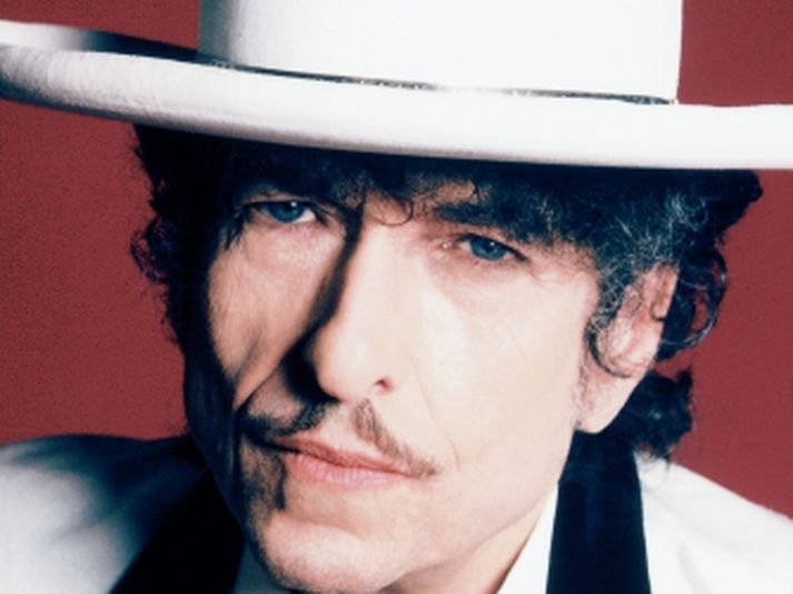 Dylan valdi Amazon framyfir iTunes.