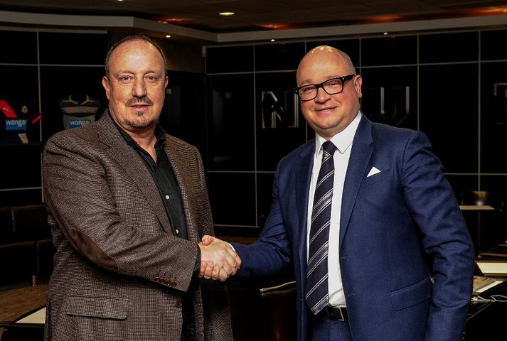 Lee Charnley, framkvæmdastjóri Newcastle, er einn hinna handteknu. Hann er hér með Rafa Benitez, knattspyrnustjóra félagsins.