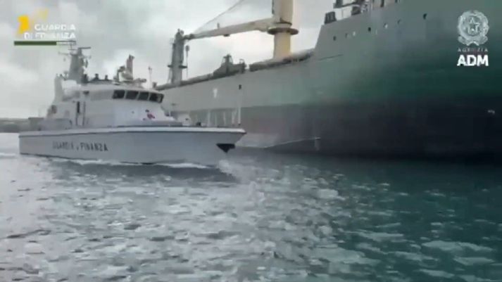 Skipið var notað til að flytja 33 þúsund tonn af járnmálmum frá Rússlandi til Ítalíu, þar sem hald var lagt á farminn.