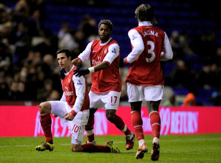 Robin Van Persie, Alex Song og Bacary Sagna fagna.
