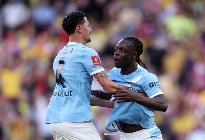 Jérémy Doku fagnar marki sínu í dag.