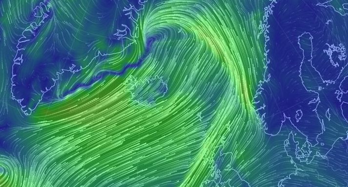 Veðurstofan varar við stormi víða á landinu í dag.