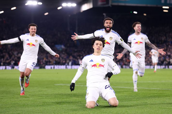 Ao Tanaka fagnar öðru marki Leeds United í sigrinum á Chelsea í kvöld.