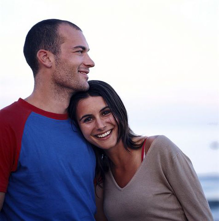 Íslendingar eru frekar í sambúð en jafnaldrar þeirra í ESB-ríkjum. NordicPhotos/Getty
