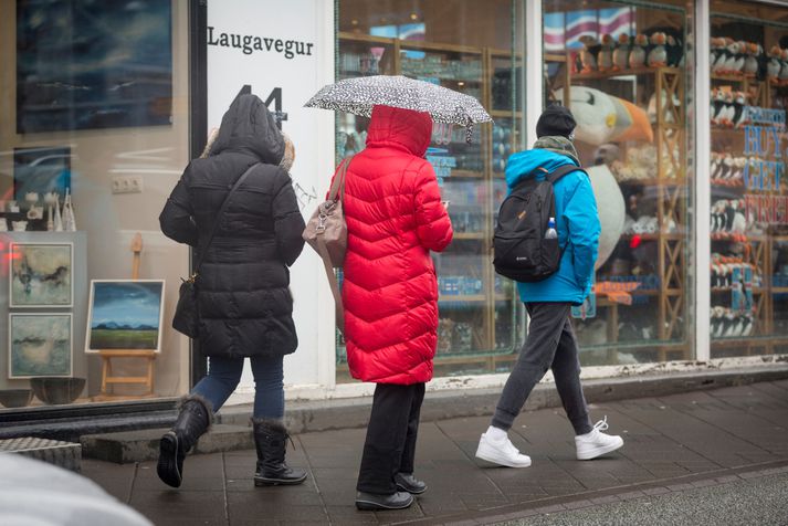 Í höfuðborginni er gert ráð fyrir 11-16 stiga hita, skýjuðu með köflum og síðdegisskúrum.