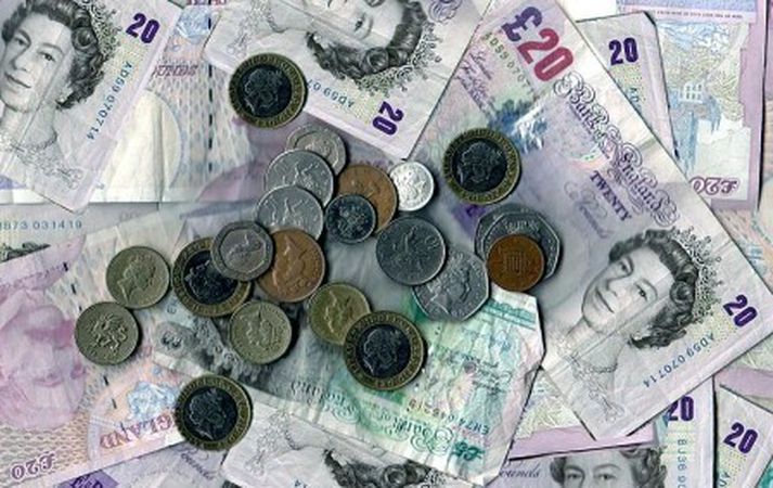 Fastlega er reiknað með því að seðlabankar hér á landi, í Bretlandi, Kanada og á evrusvæðinu fylgi í fótspor ástralska seðlabankans og haldi stýrivöxtum óbreyttum.