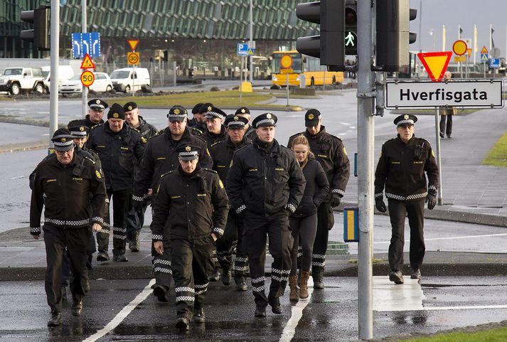 Lögreglumenn stóðu í harðri kjarabaráttu á árinu. Það reynist erfitt að umbuna þeim með hærri launum án þess að veita þeim stöðuhækkun. Sveigjanleika skortir að mati lögreglustjóra.